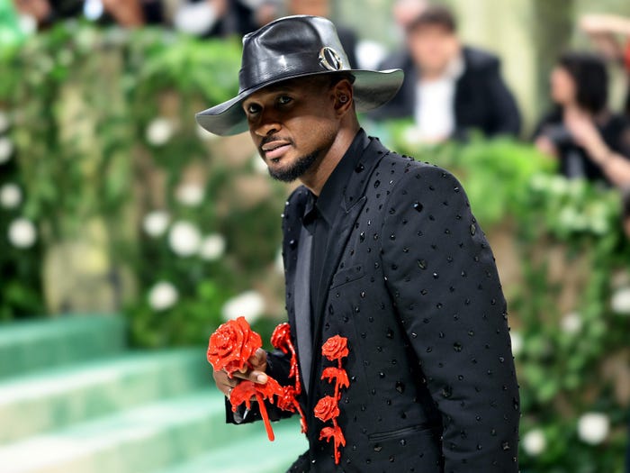 Usher attends the 2024 Met Gala.